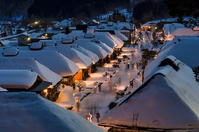 白雪覆蓋下的銀白世界充滿夢幻