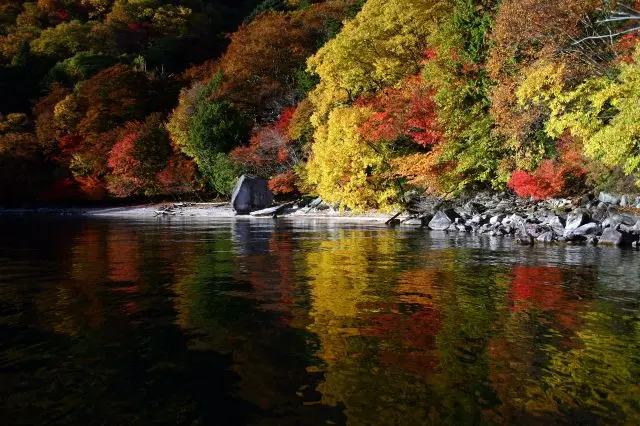 日本地理位置最高的湖泊，能享受四季不同的自然美景