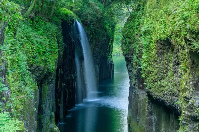【高千穂峡の観光ガイド】日本神話の舞台で神秘的な絶景を楽しむ