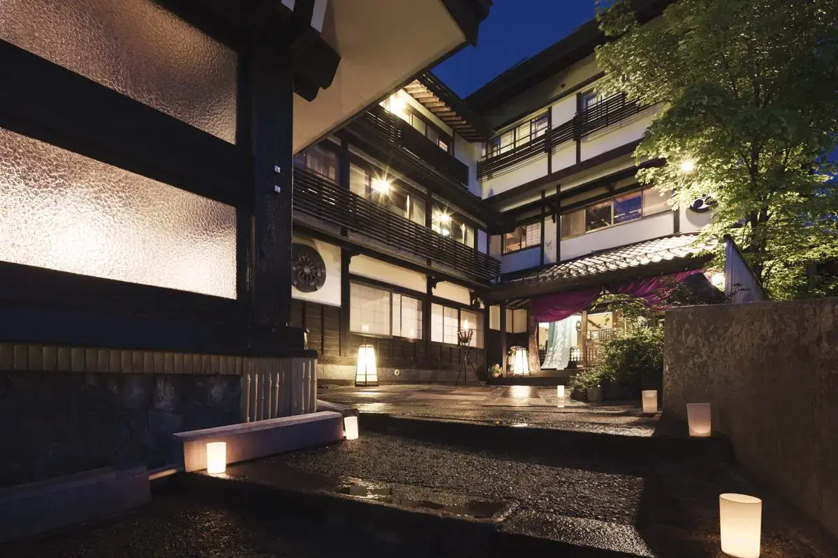A long-established ryokan with 300 years of history, where you can enjoy free-flowing Zao Onsen waters