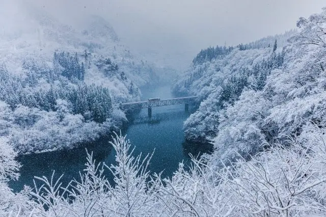 See the Beauty of Japan Blanketed in Snow! Top 15 Scenic Winter Escapes