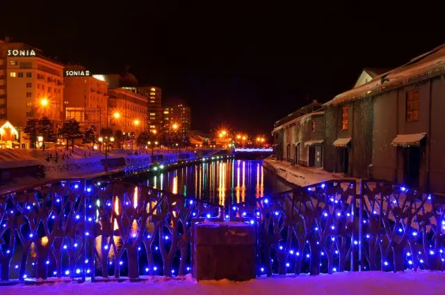 A fantastical and romantic atmosphere envelops the Otaru Canal