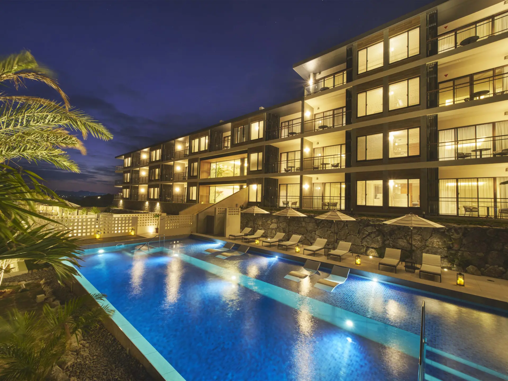 エメラルドグリーンの絶景と沖縄の食材を堪能できる、全室スイート＆オーシャンビューのリゾートホテル