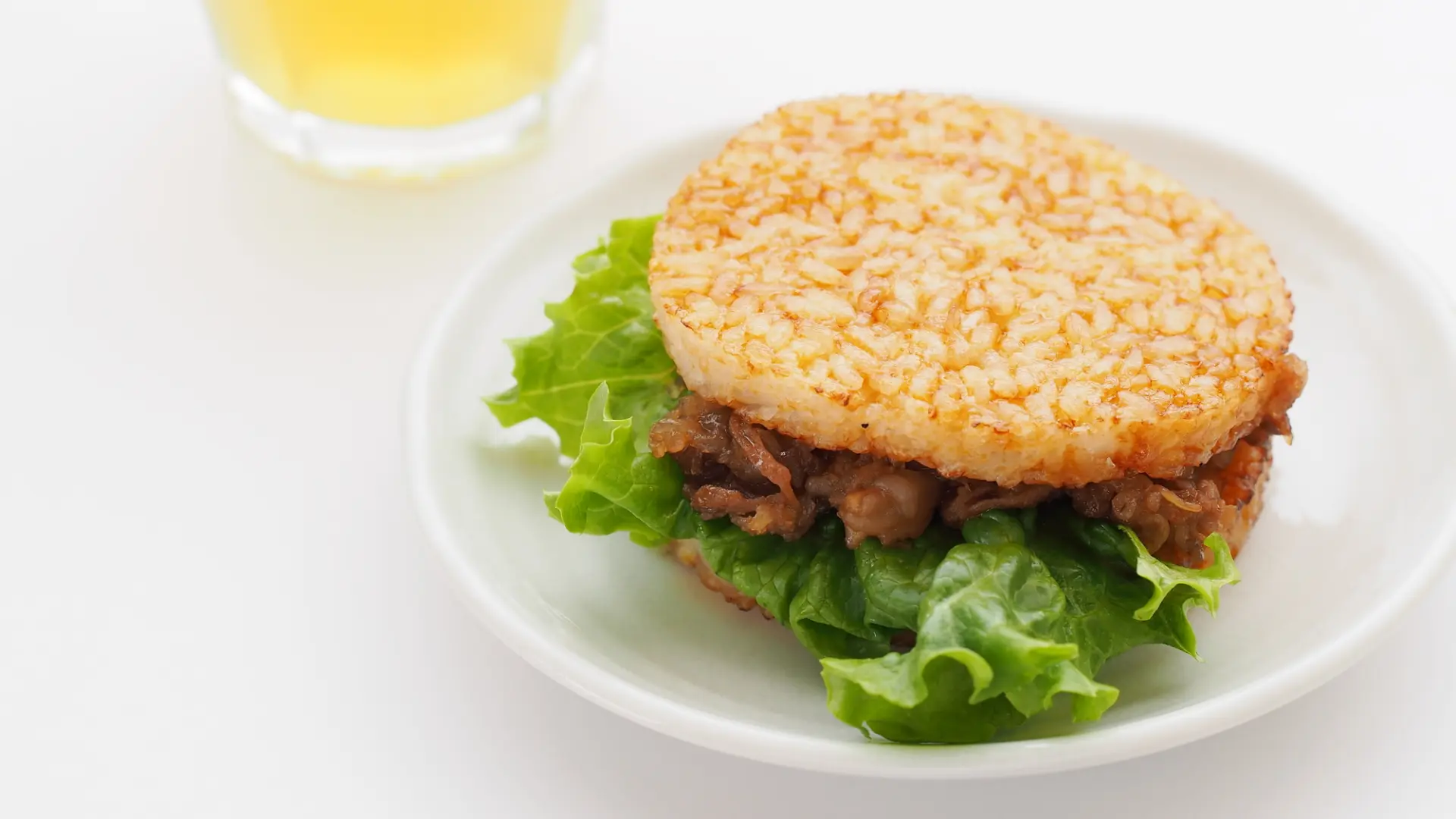 他では食べられないユニークなライスバーガーが魅力（※写真はイメージです。）