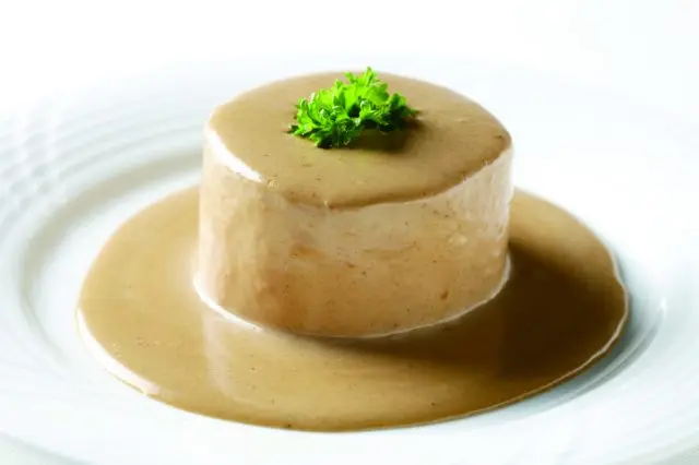 KOHAKU, popular for its menu that fuses French and Japanese culinary cultures.