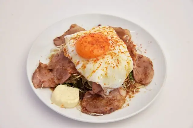 Taishu Shokudo Stand Sonoda, a go-to pub for everything meat and lemon sour.