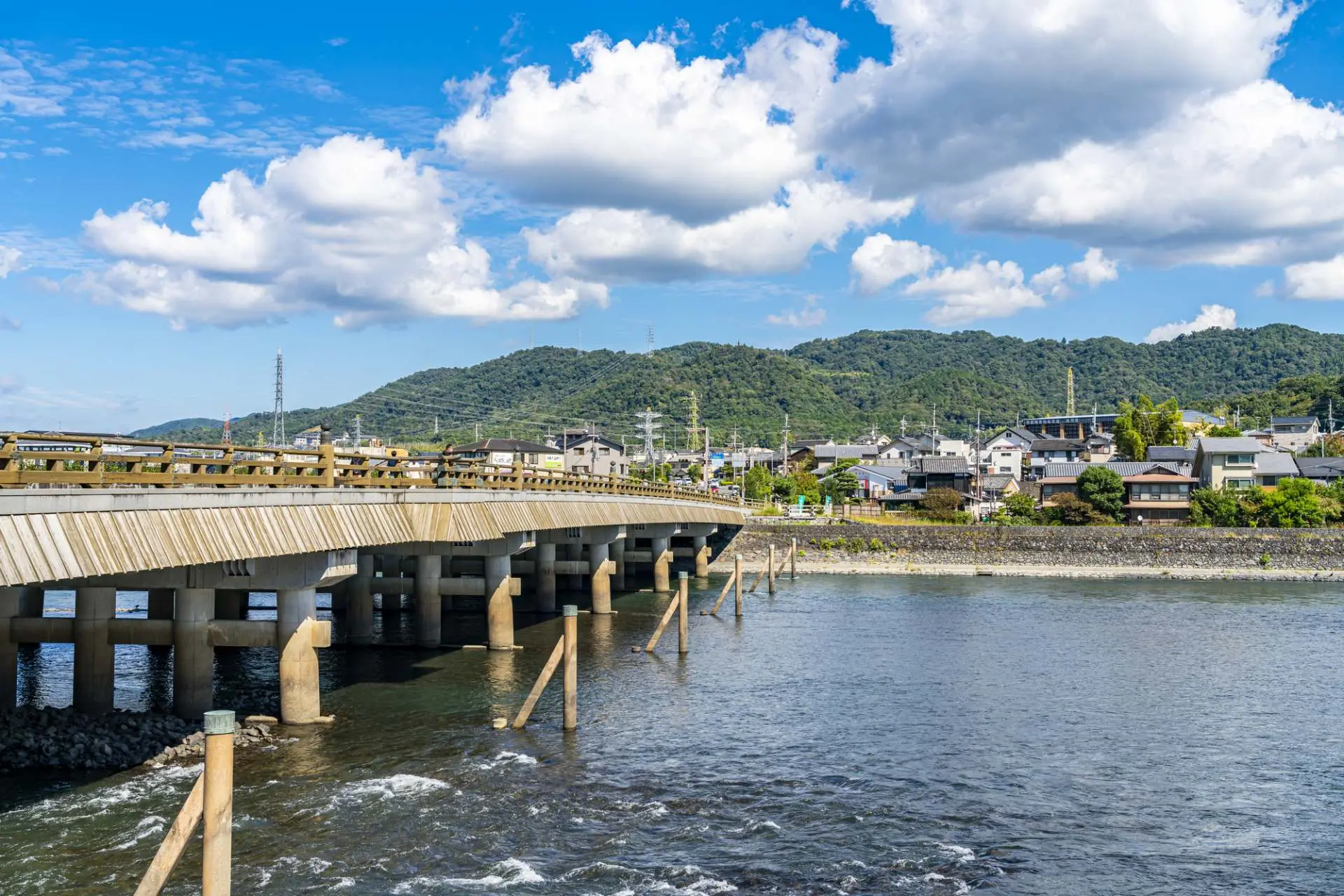 【宇治橋の観光ガイド】風光明媚な景観と長い歴史が魅力の宇治のシンボル | GOOD LUCK TRIP