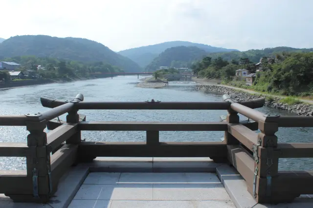 從「三之間」一望宇治川之美景