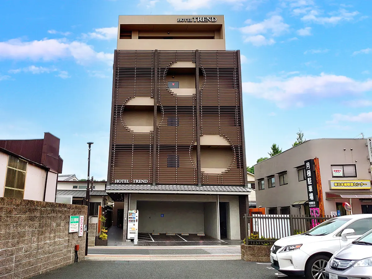 JR「宇治」駅から徒歩約3分。宇治観光やビジネスに便利な好立地ホテル