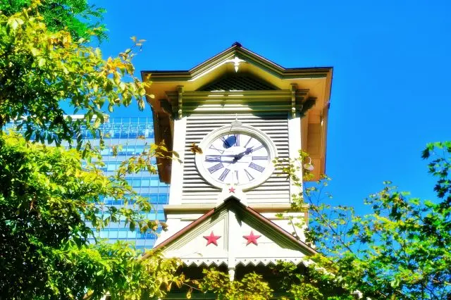 在12點前稍早抵達，欣賞美麗的外觀同時，傾聽美妙鐘聲～