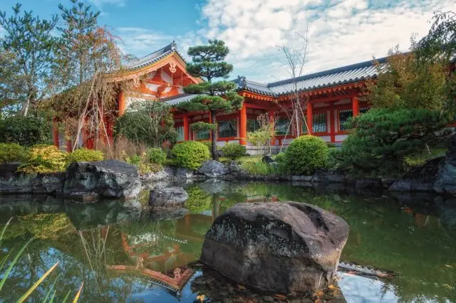 欣賞日本庭園獨有的優雅風情