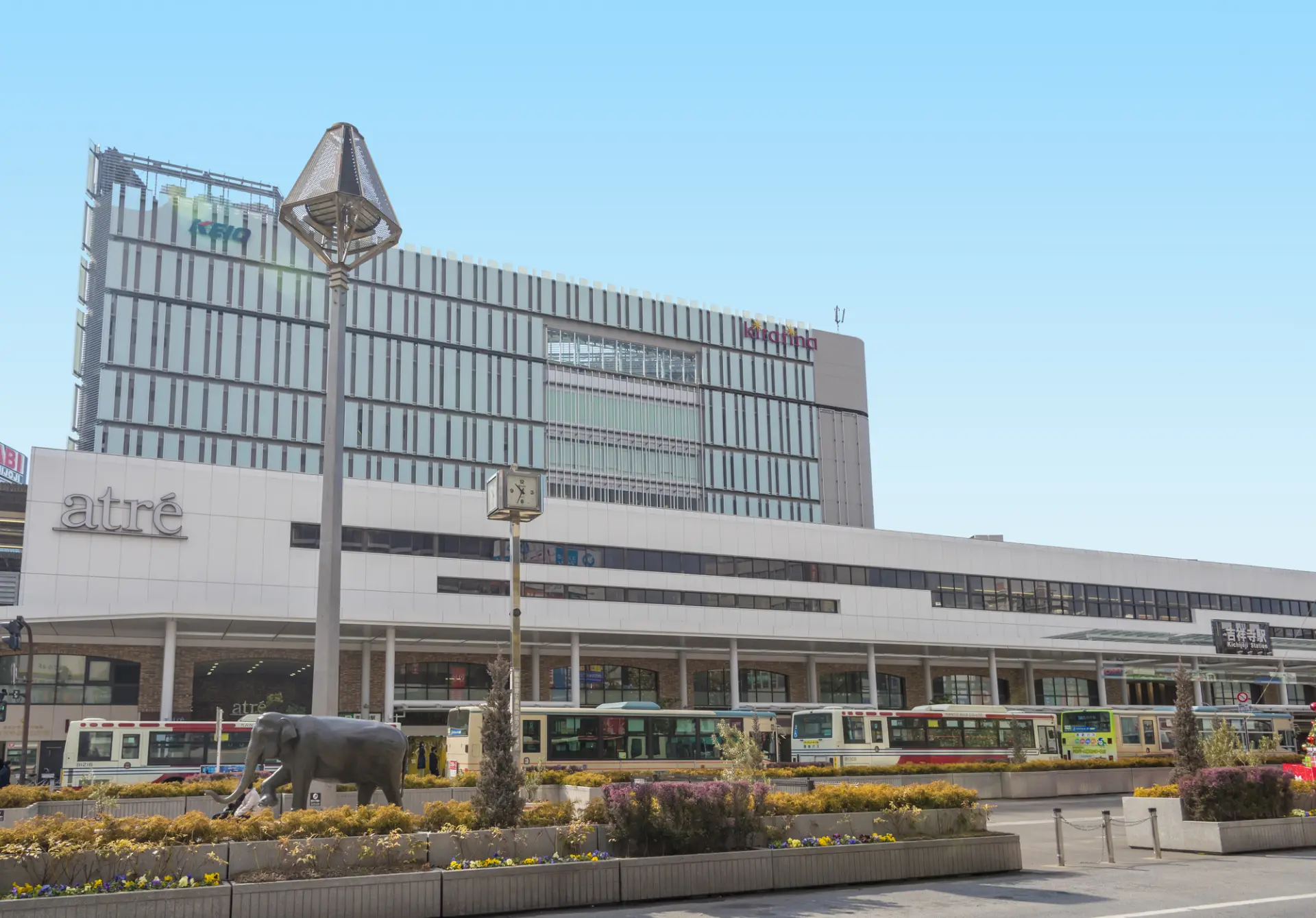 駅直結のアクセス良好な商業施設