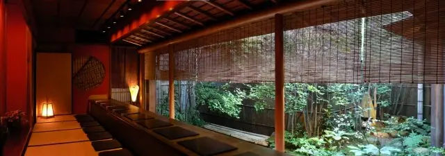 The Ochaya (tea house), which has remained unchanged since the Edo period, offers a glimpse of what it was like in those days.