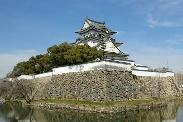 岸和田的象徵，以成群的章魚保護了城堡的「蛸地藏」傳說而聞名