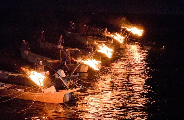 錦帯橋で行われる鵜飼のイメージ