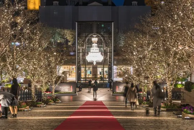 一个能同时享受奢华美食、购物，以及电影等文化艺术的复合设施