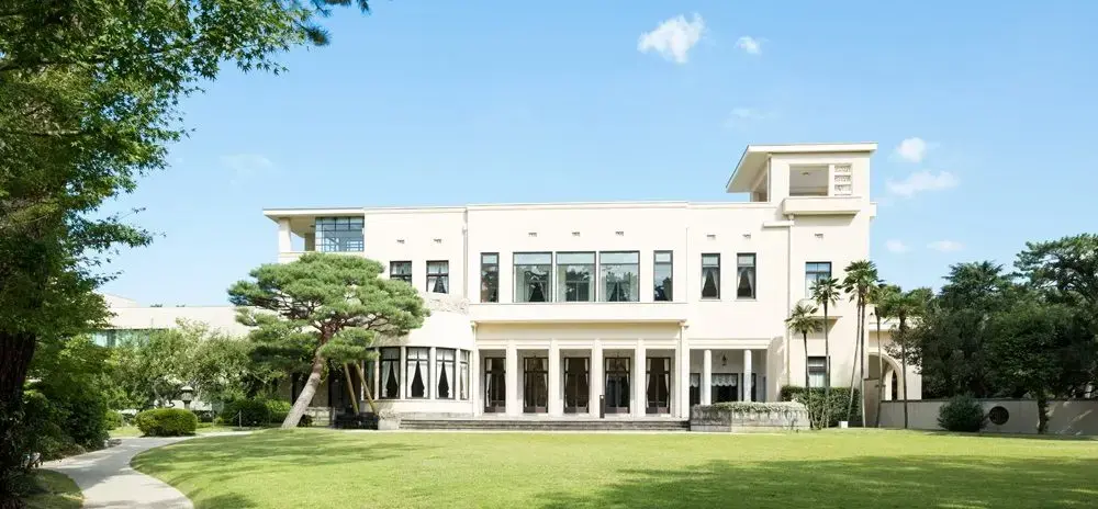 可以鑑賞裝飾藝術風格的舊朝香宮公館、庭園、茶室的博物館