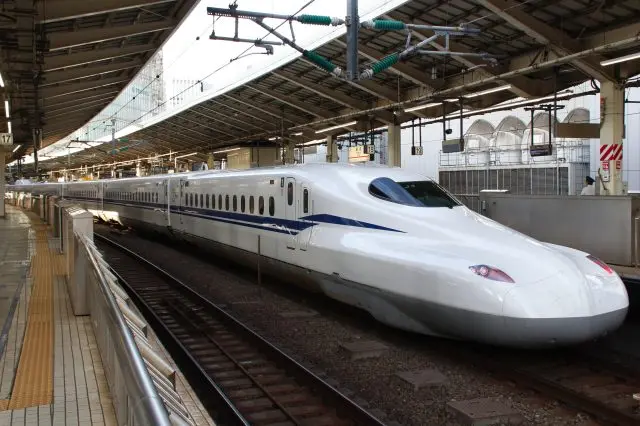 「日本铁路通票」可不限次数搭乘新干线（希望（Nozomi）」号、「瑞穗（Mizuho）」号除外）和特急列车