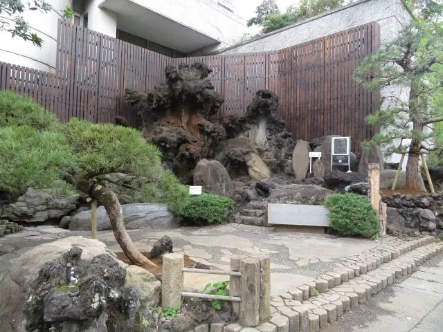 擁有1500多年歷史的溫泉街，散佈有500多個溫泉源頭