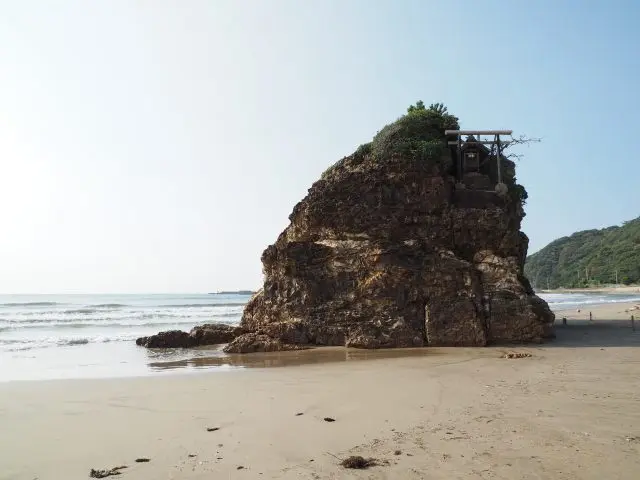 Inasa no Hama, a beach famed as the landing place of the gods.