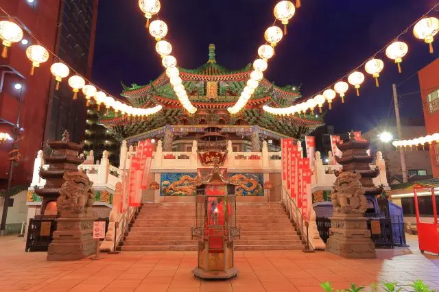 ライトアップされた横浜媽祖廟