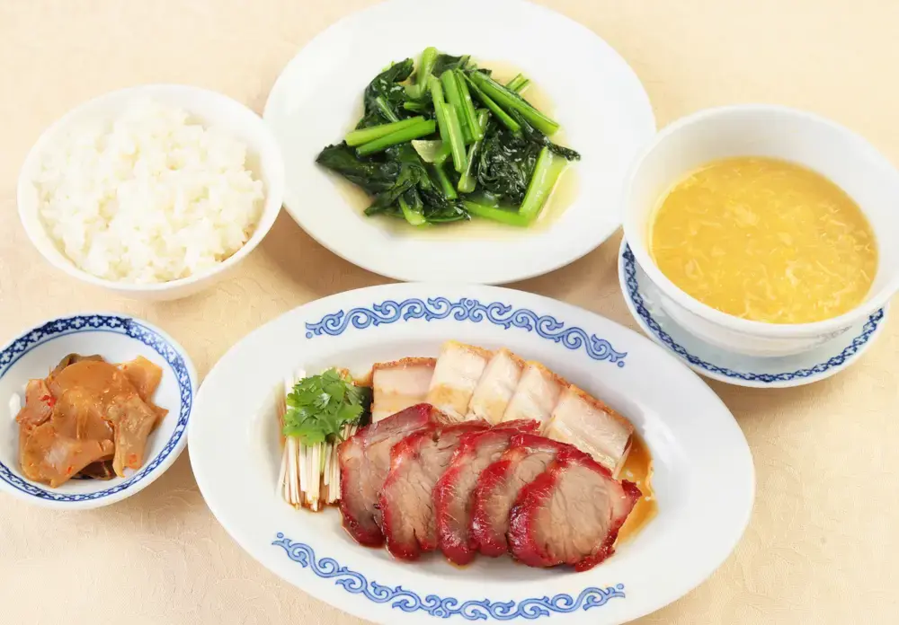 以燒烤聞名的橫濱中華街老店，亦提供外帶