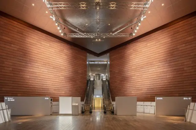 文化之都六木目的象征。位于高楼层内，开阔心灵艺术空间