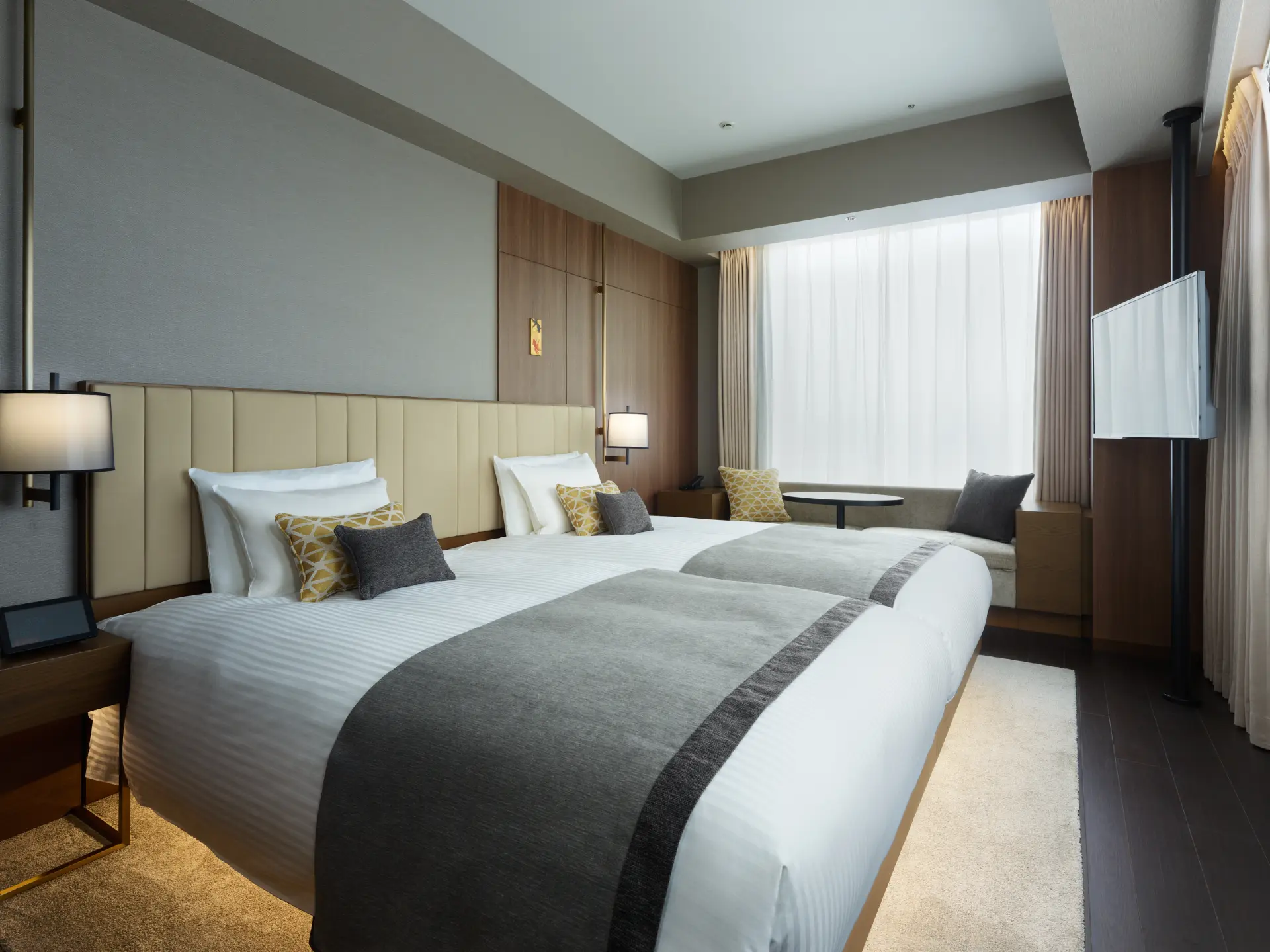 六本木の中心部に建つ、上質な滞在を約束する高層ホテル