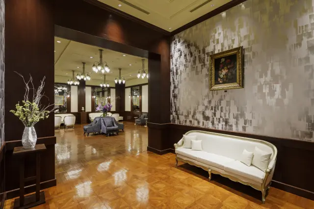 19世紀のウィーンをイメージした客室で、優雅な1日の終わりを