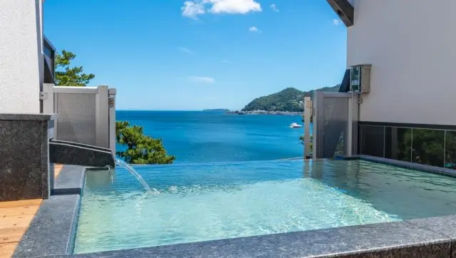 以美味的海鮮料理&海景露天浴池博得好評的溫泉旅宿