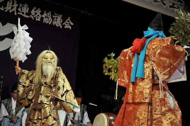 Kagura is a dance performance for the gods, heralded as a sacred form of entertainment in Izumo since ancient times.