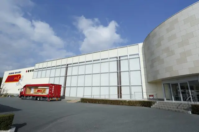 春華堂のうなぎパイ工場で、静岡みやげの大定番「うなぎパイ」の製造工程を見学