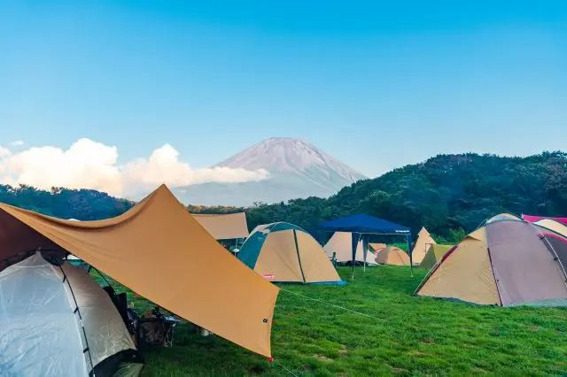 不同露营地的价格和设施都不一样，因此，建议首先找到自己想去的露营地