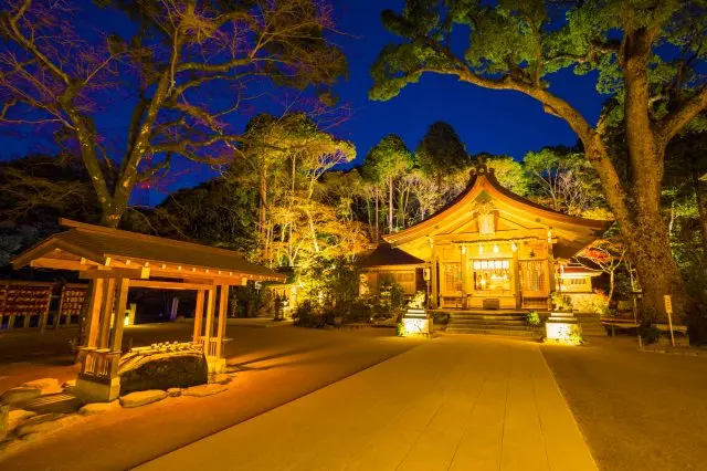 四季皆有美麗風景的戀愛神社，也是人氣動漫《鬼滅之刃》的朝聖地