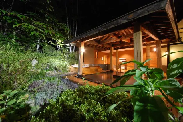 There are many hot spring resorts scattered throughout Omachi City. It is highly recommended to relax at a hot spring inn.