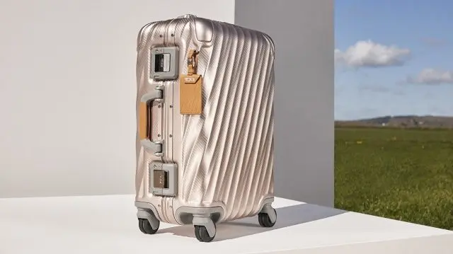 19 Degree Aluminumインターナショナル・キャリーオン col.テクスチャ― ブラッシュ