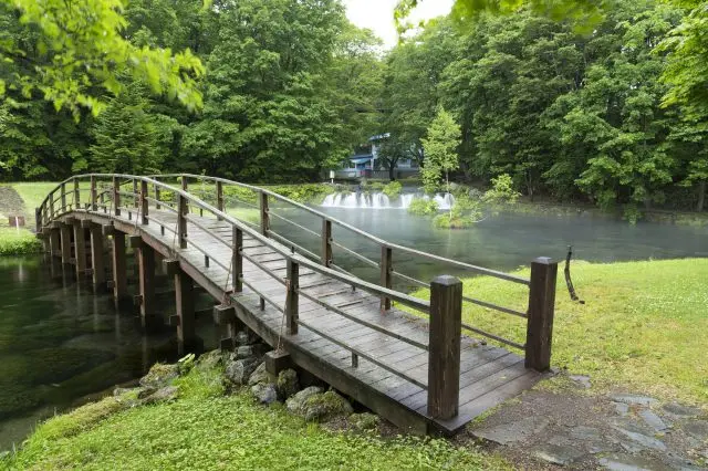 A renowned water source where the natural blessings from Mount Yotei spring forth.
