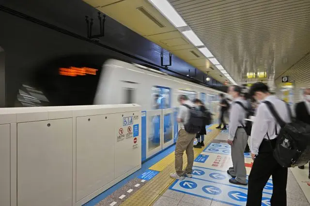 札幌市内的地下铁是观光常用的交通工具