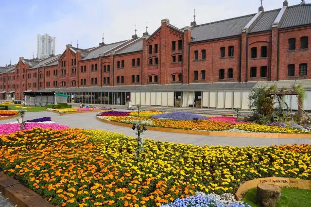 FLOWER GARDEN開催中の横浜赤レンガ倉庫