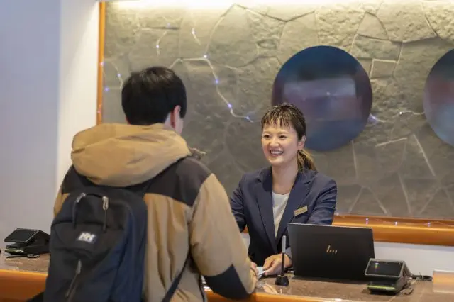 At the front desk, you'll complete your check-in procedures, and along with locker keys, you'll receive a room key exchange voucher. Make sure to keep it safe and not lose it.