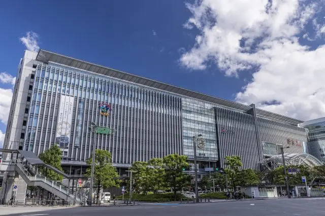 A large station-front complex with everything from dining and fashion to a cinema