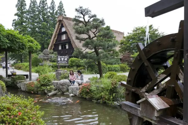 由合掌民宅構成，重現古時日本山里風景的野外博物館