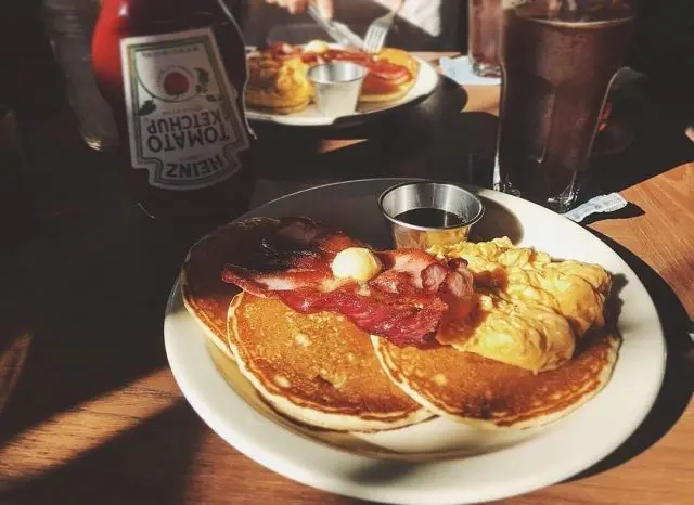 位於時尚的南堀江，簡約又優雅的咖啡麵包店