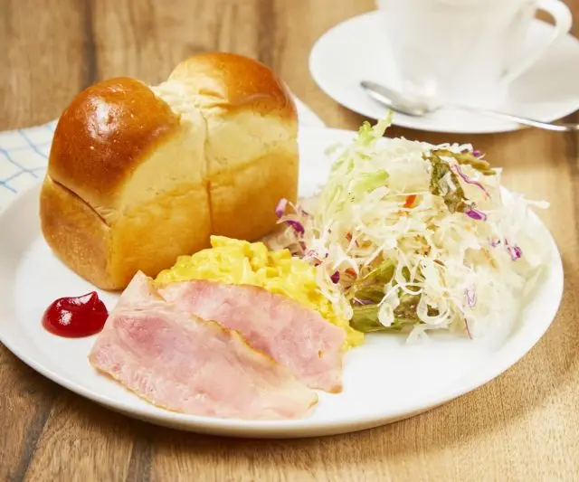 在南海難波站的「Ekinaka（車站內）」開店已久，是南波的老字號喫茶店