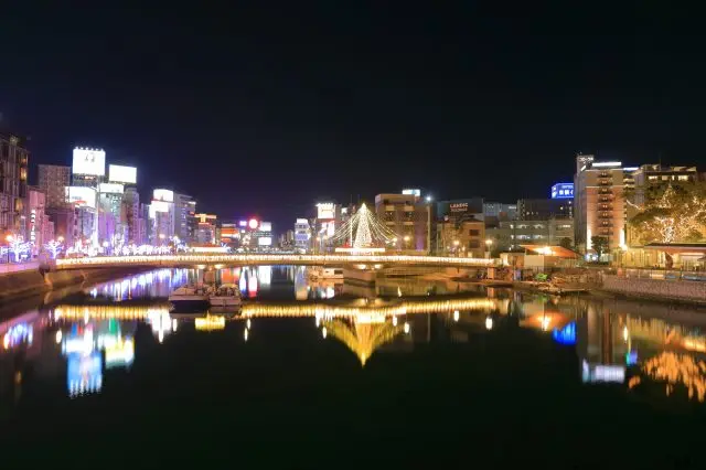 博多运河城座落在福冈最繁荣热闹的博多中心处