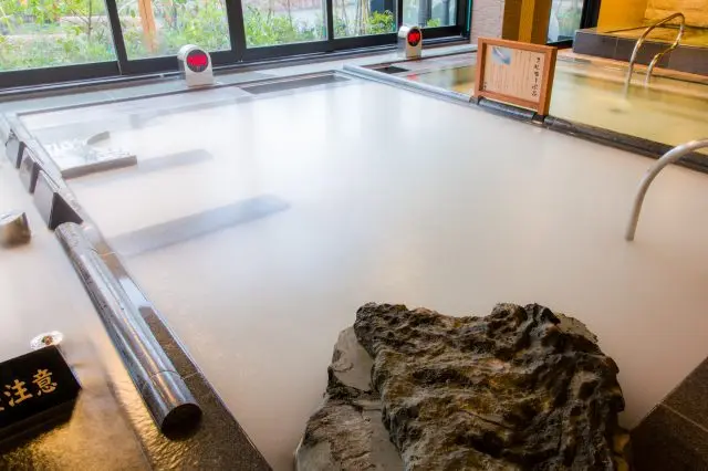 以從地下1,300公尺處湧出的「療養泉」為賣點的溫浴主題設施