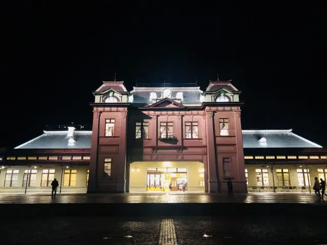 JR 모지항 역의 조명도 매력이 있습니다.