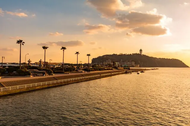 黃昏時分的景色尤為美麗，建議到江之島海蠟燭觀景台一睹為快