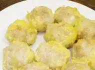 黄色い皮のシュウマイが名物! 難波の老舗中華料理店