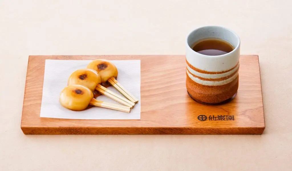 Đặc sản nhất định nên thử tại Sengan-en: jambo mochi